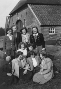 F12 Gezelschap Wildenborchse dames jaren 30